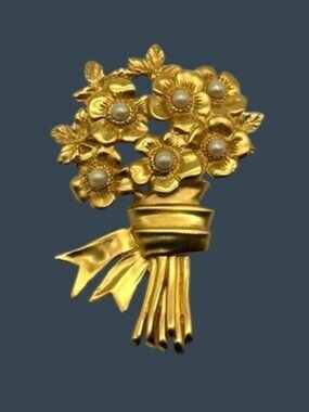 Vintage Flower Bouquet Brooch Gold-Tone Metal White Faux Pearls in Flower Center